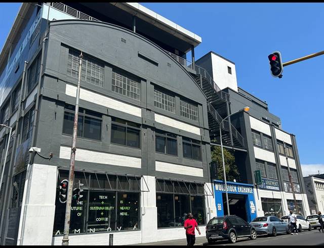 123M² BUILDING TO LET IN WOODSTOCK